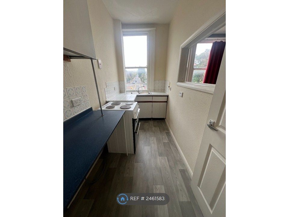 Property photo 3 of 7 Kitchen