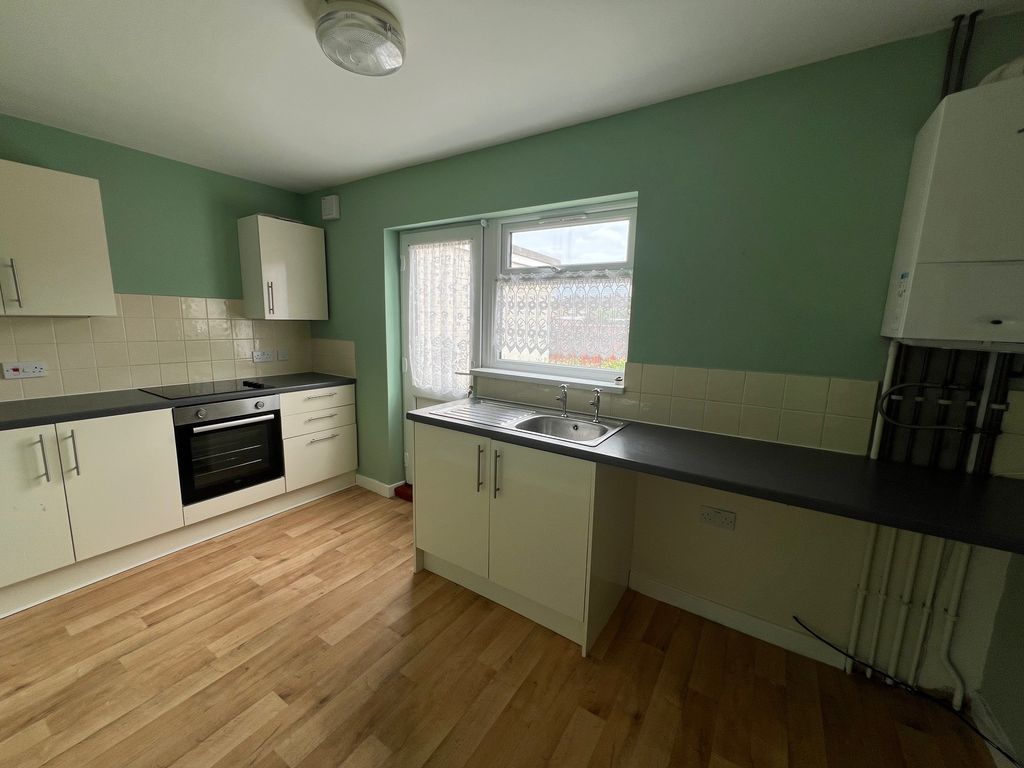 Property photo 2 of 8 Kitchen