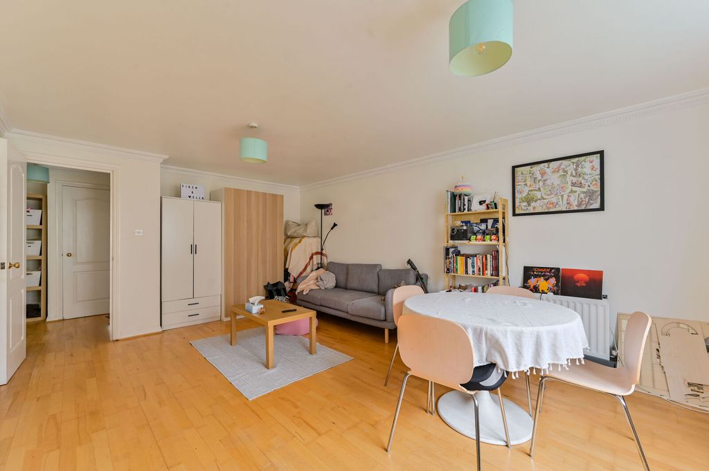 Property photo 3 of 11