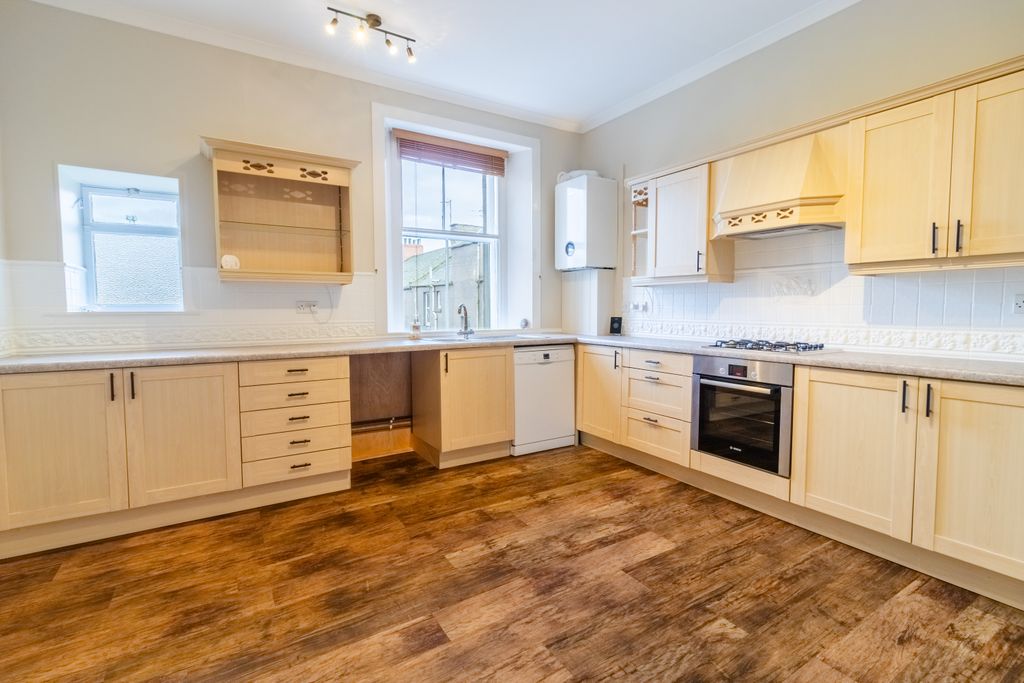 Property photo 2 of 32 Dining Kitchen