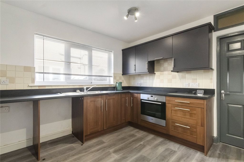 Property photo 2 of 8 Picture No. 11