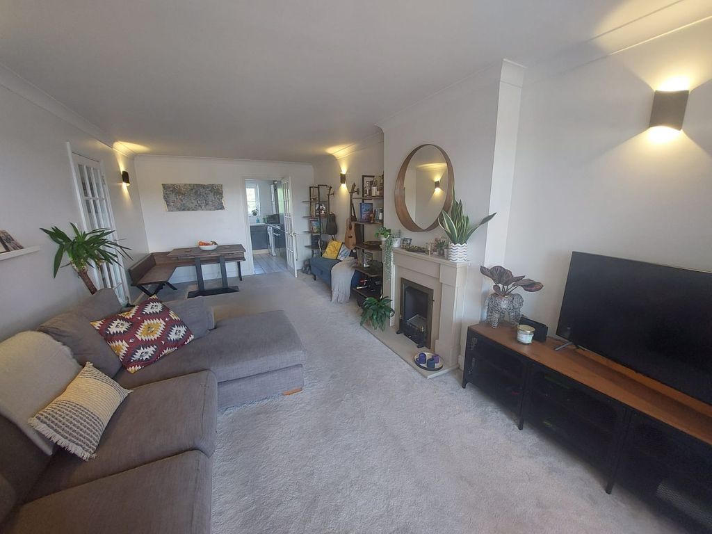 Property photo 1 of 9 Living Room