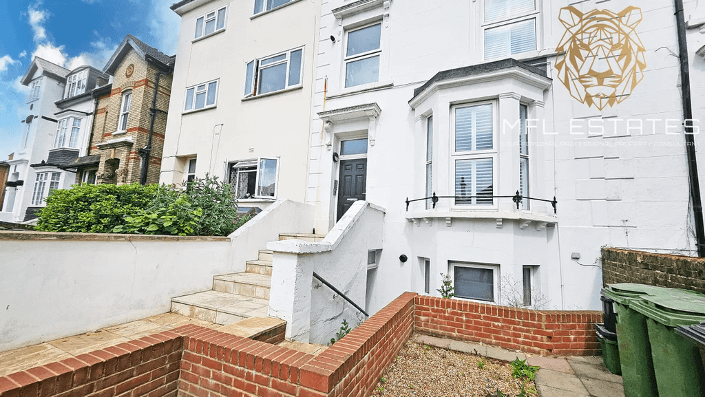 Property photo 1 of 12 237A Addiscombe Road, Cr0 Draft