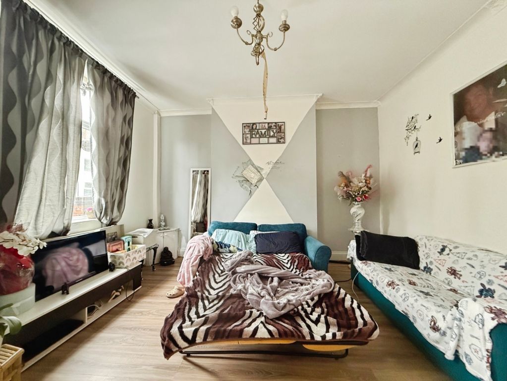 Property photo 3 of 12 Pbox-Img.Jpg