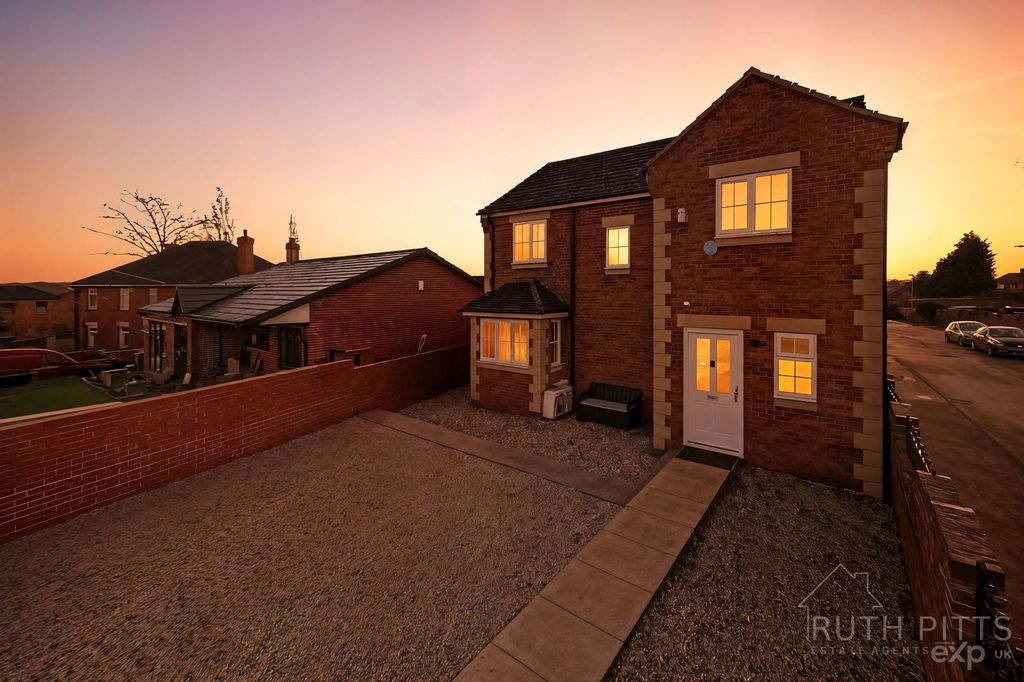 Property photo 2 of 30