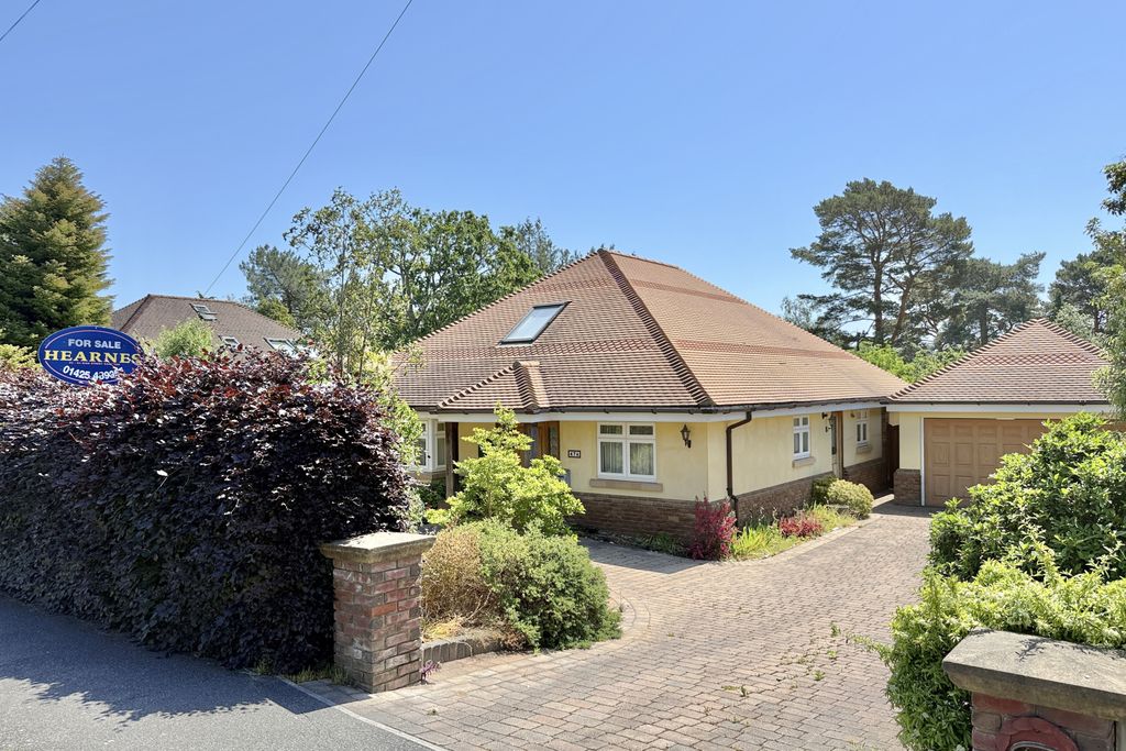 Property photo 1 of 31 4/5 Bedroom Chalet House