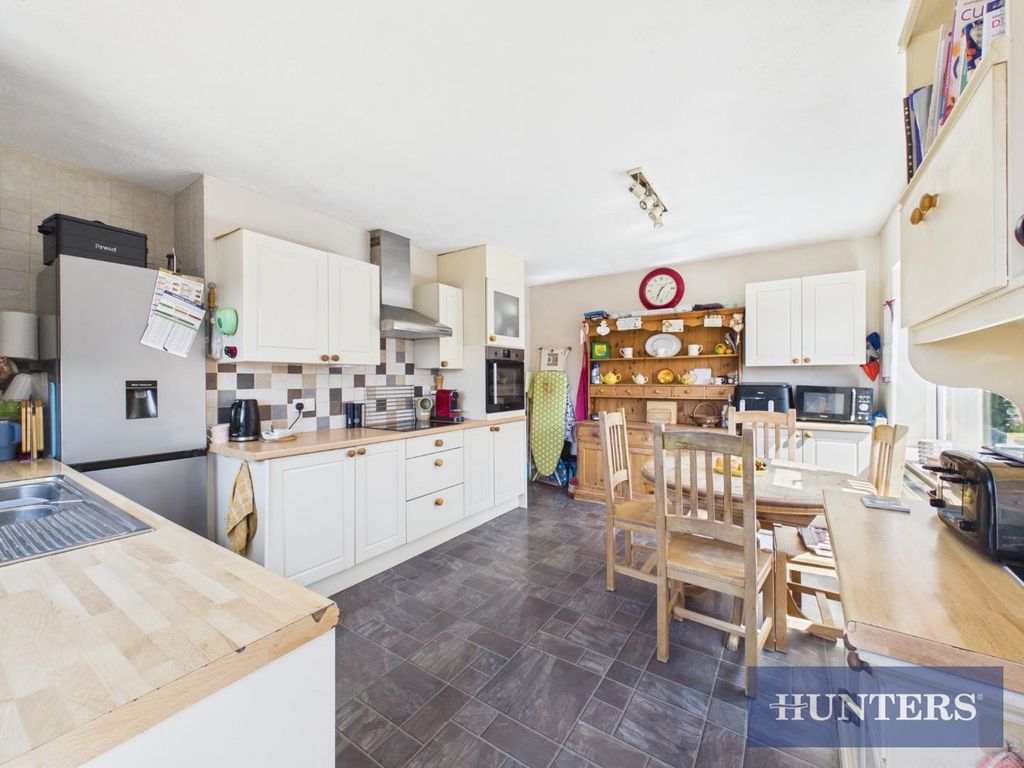 Property photo 3 of 16 Cam03463G0-Pr0203-Still018.Jpg