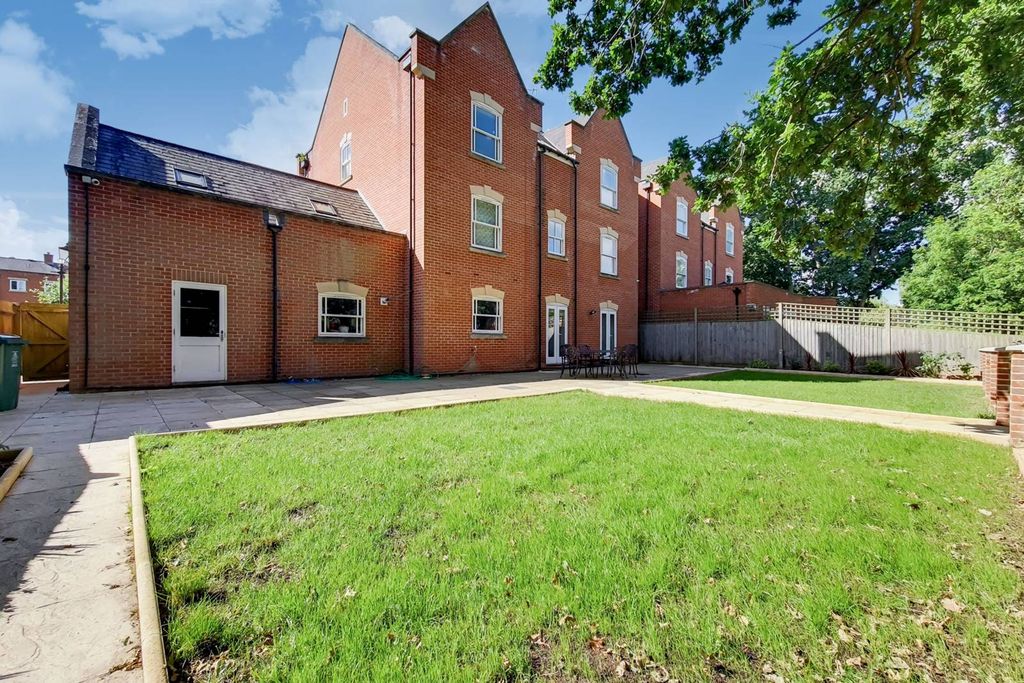 Property photo 2 of 19
