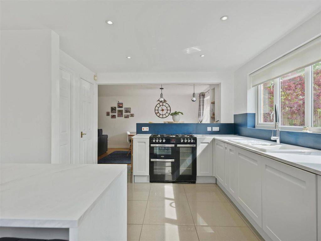 Property photo 3 of 28 Kitchen Breakfast Room