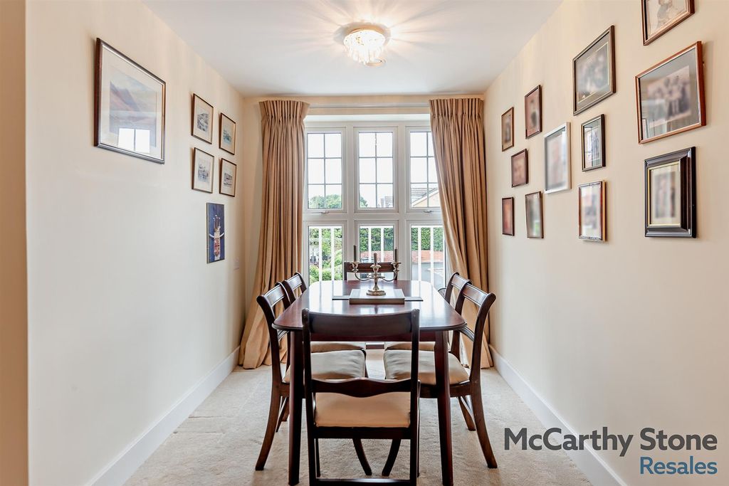 Property photo 3 of 27 8652331-Interior04-800.Jpg