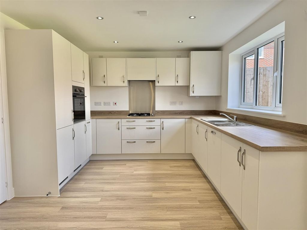 Property photo 2 of 18 Kitchen