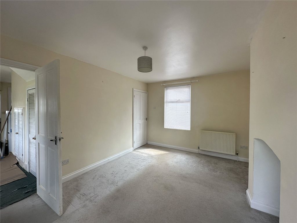 Property photo 2 of 17 Picture No. 11
