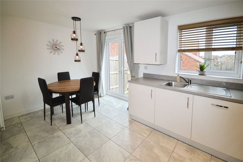 Property photo 3 of 16 Kitchen/Dining Room