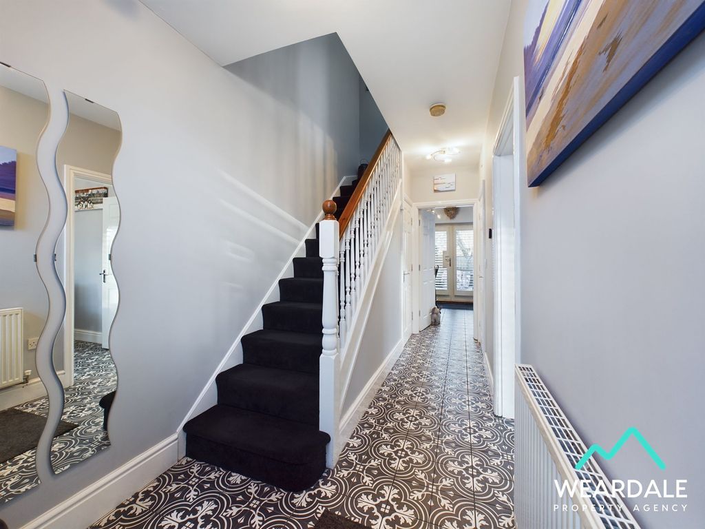 Property photo 2 of 43