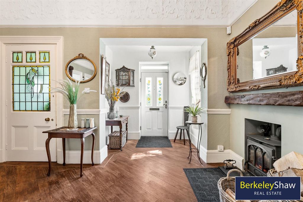 Property photo 2 of 50 Hall