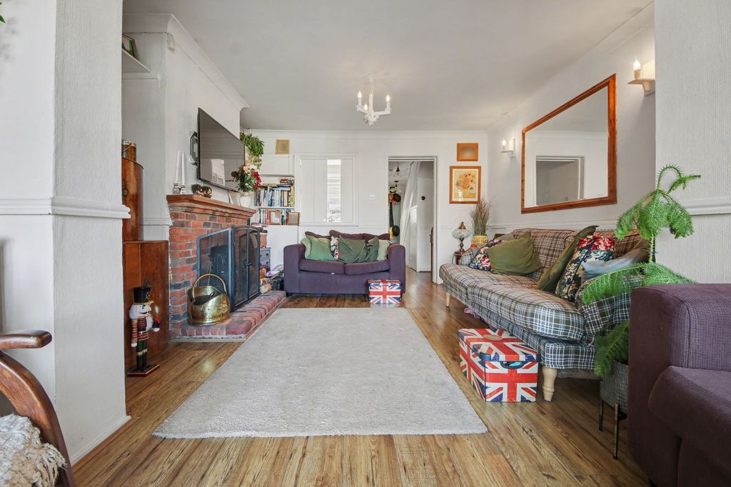 Property photo 2 of 17
