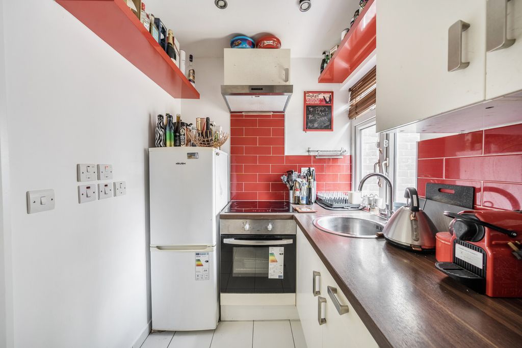 Property photo 2 of 14 Kitchen