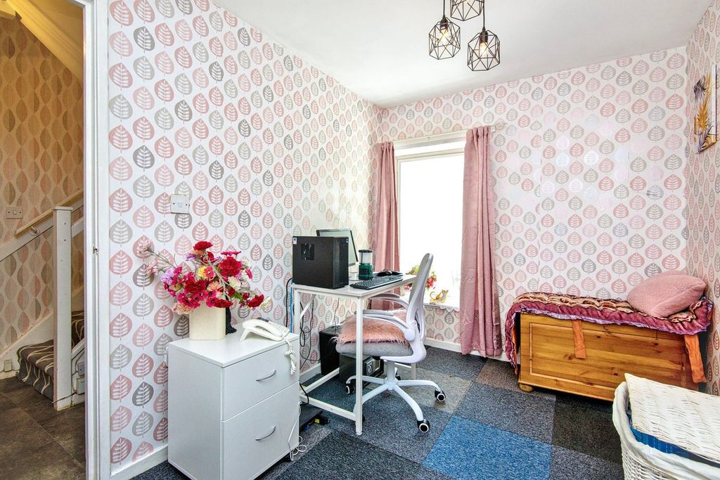 Property photo 3 of 8