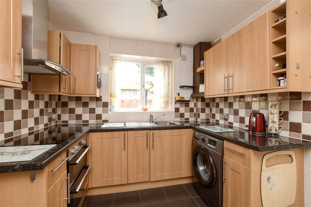 Property photo 3 of 12 Kitchen