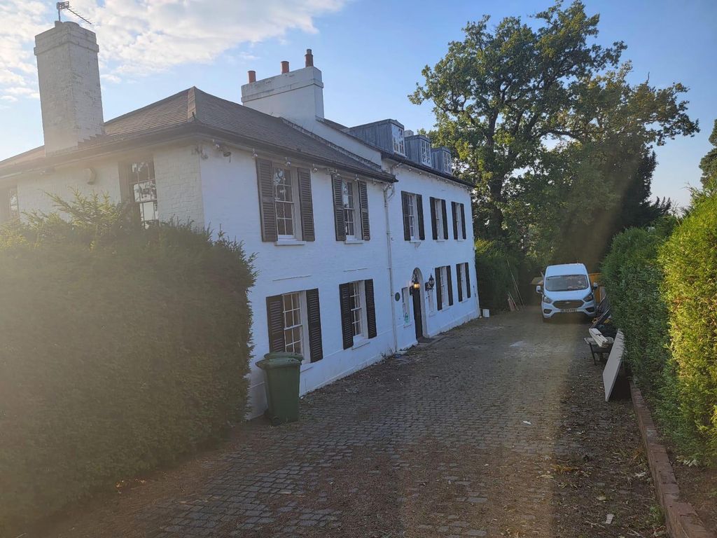 Property photo 3 of 39
