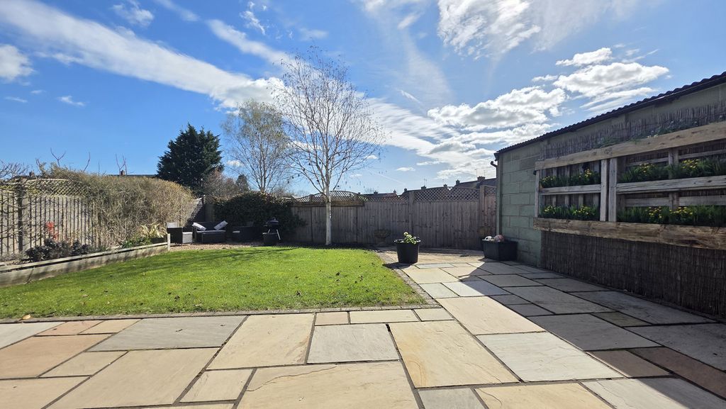 Property photo 2 of 28