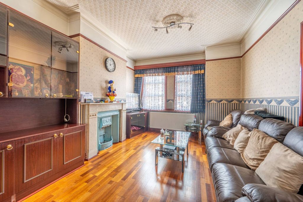 Property photo 2 of 11
