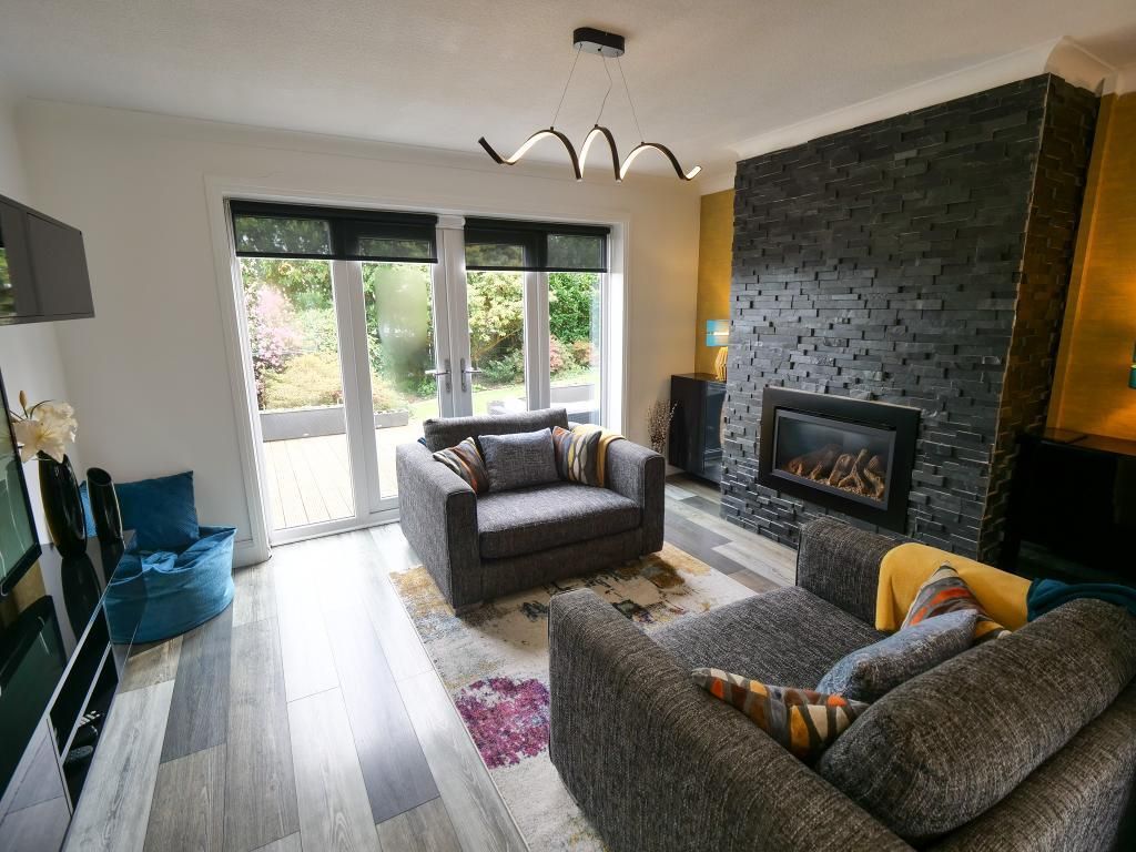 Property photo 2 of 20 Living Room