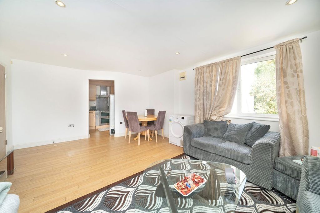 Property photo 3 of 5