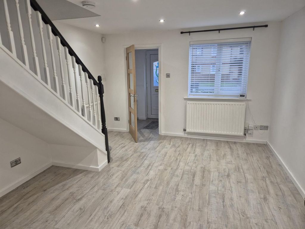 Property photo 2 of 7 Living Room