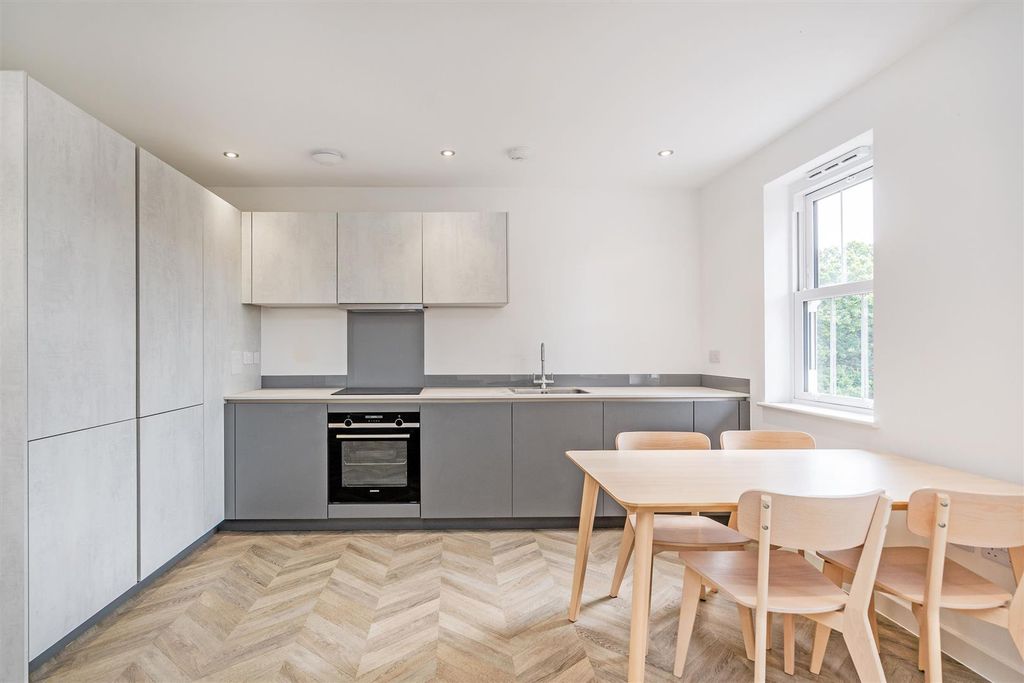 Property photo 3 of 11 Apartment 9 Carlton Lodge_3.Jpg
