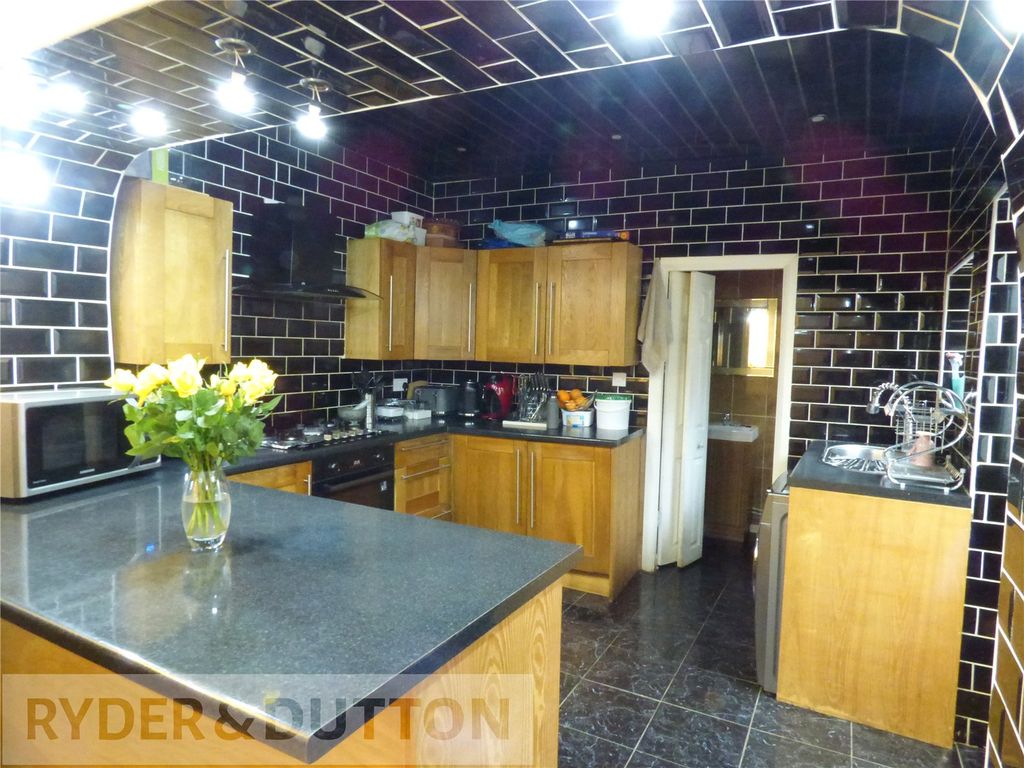 Property photo 3 of 21 Kitchen