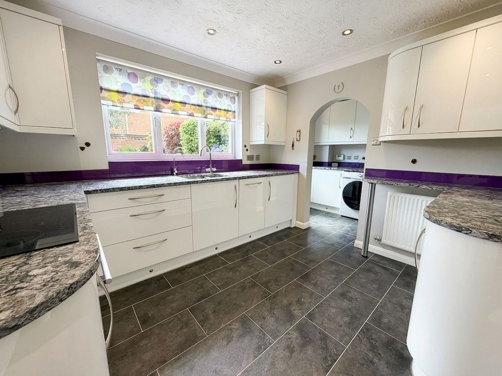 Property photo 3 of 15 Kitchen