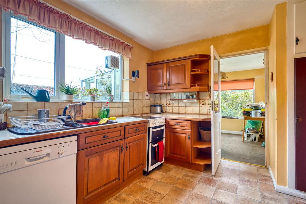 Property photo 3 of 9 Kitchen