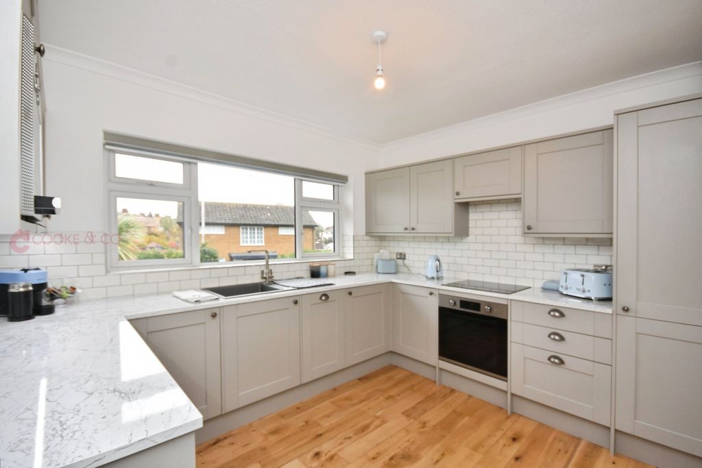 Property photo 3 of 21