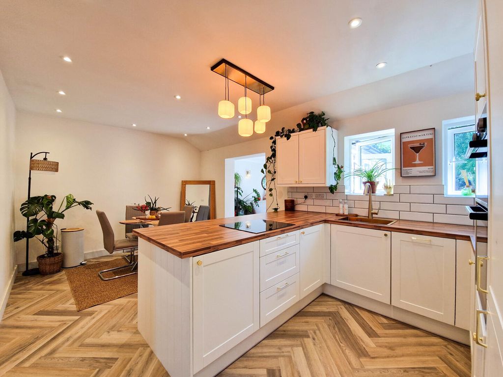 Property photo 3 of 16 Kitchen