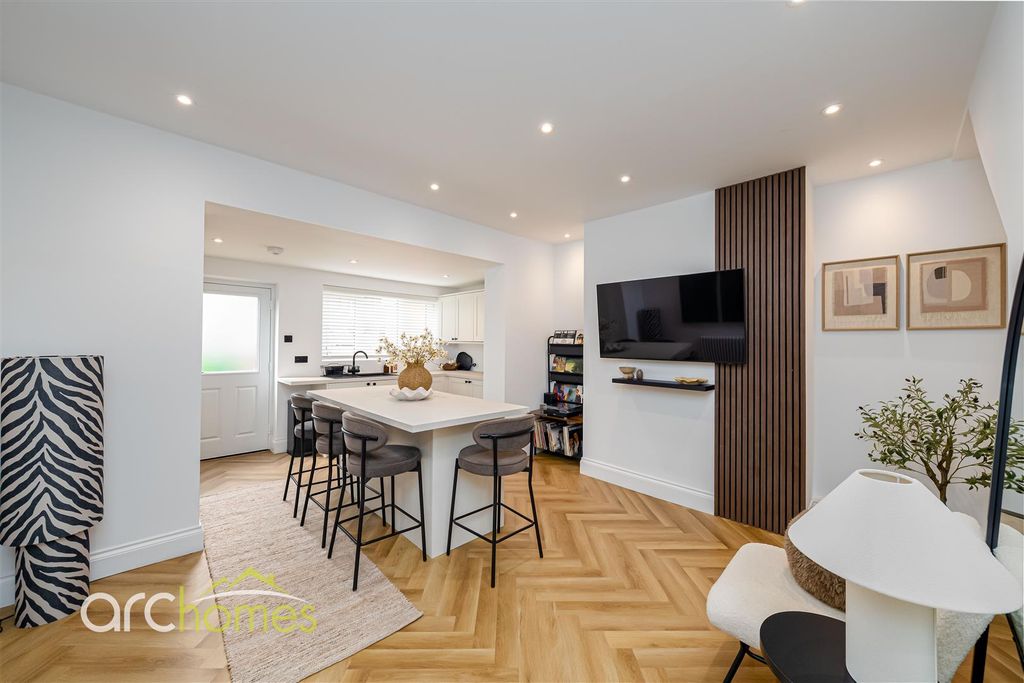 Property photo 3 of 24 Hamilton-1.Jpg