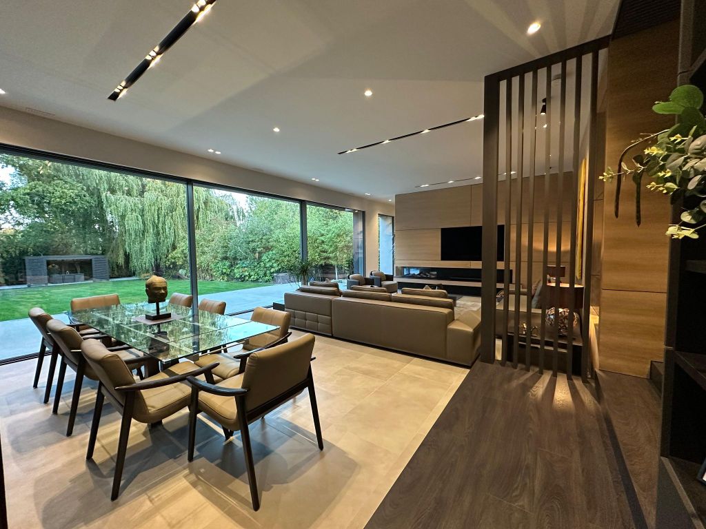 Property photo 3 of 28 Photograph 1