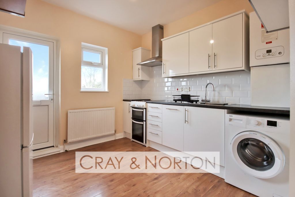 Property photo 2 of 5 Photo 4