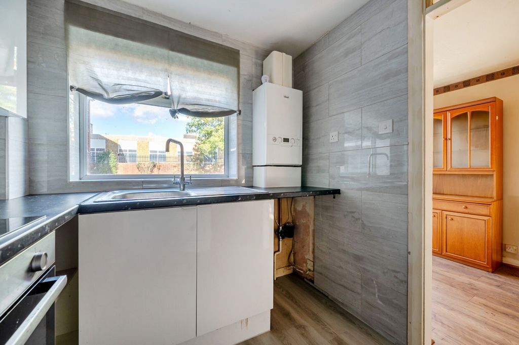 Property photo 3 of 19 Kitchen