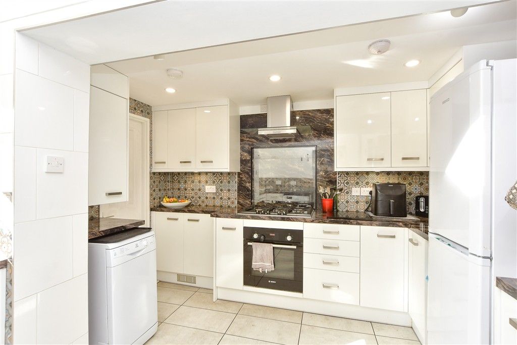 Property photo 3 of 8 Kitchen