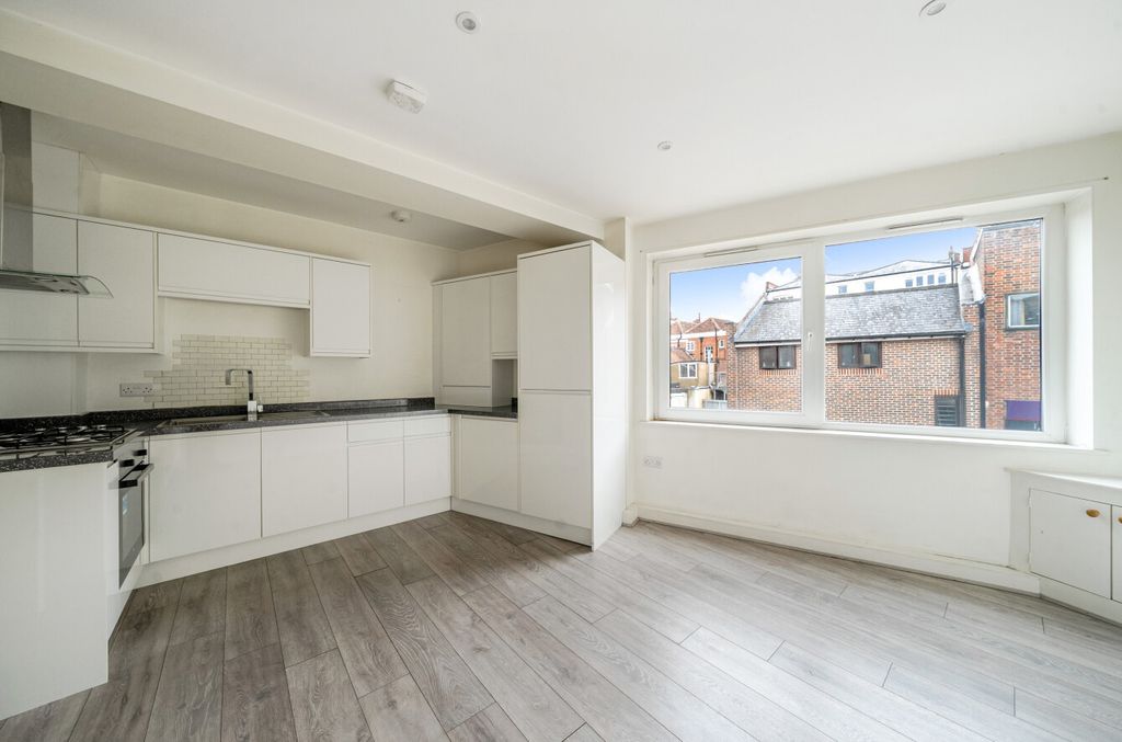 Property photo 2 of 9 1315636-8-685Abe7...