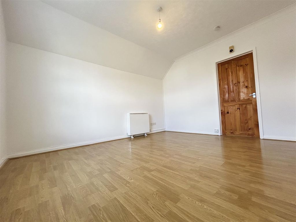 Property photo 2 of 9 Lounge