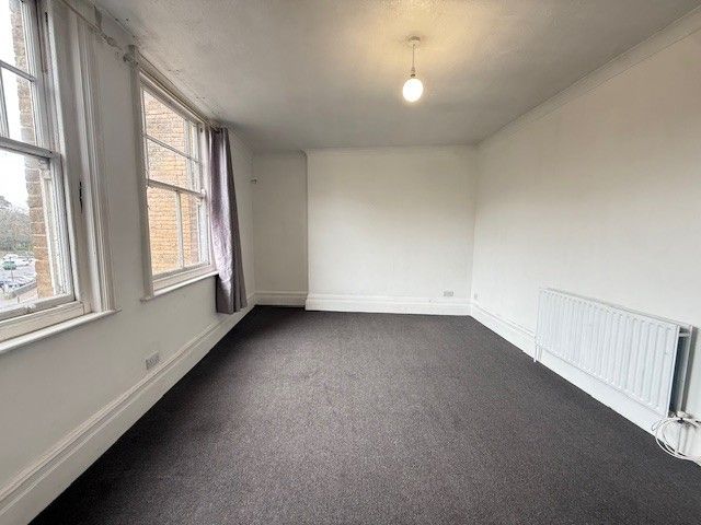 Property photo 3 of 9 Lounge