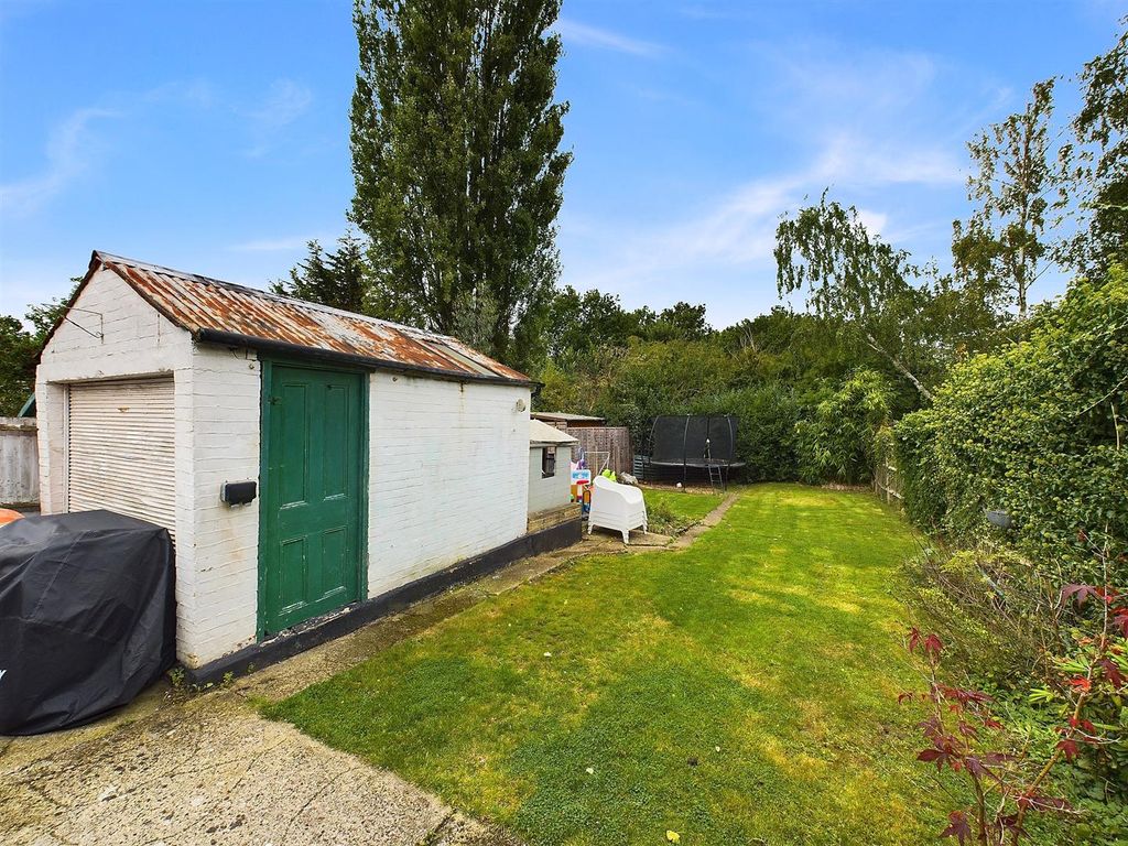 Property photo 3 of 13 Cam03510G0-Pr0180-Still008.Jpg