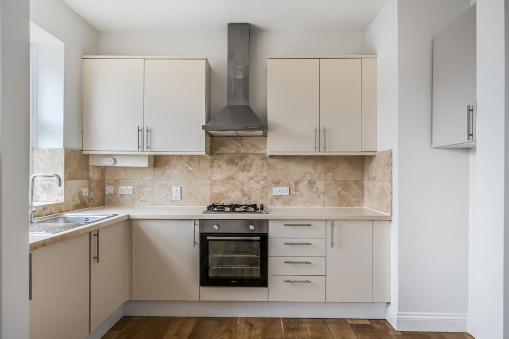 Property photo 3 of 12 1385980-13-69282c...