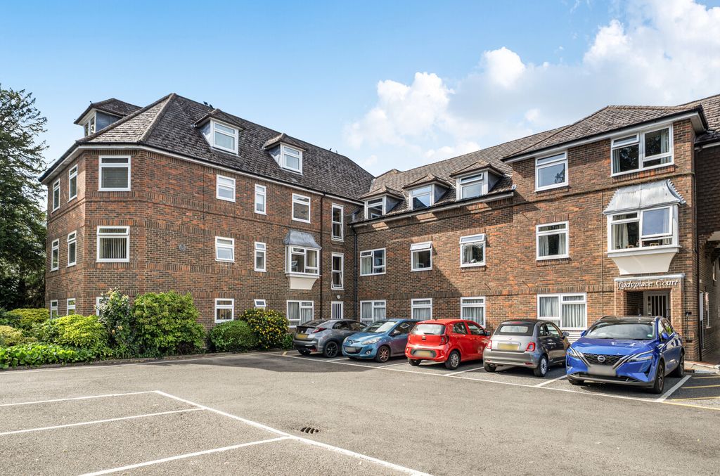 Property photo 1 of 10 1478376-1-6A34120...