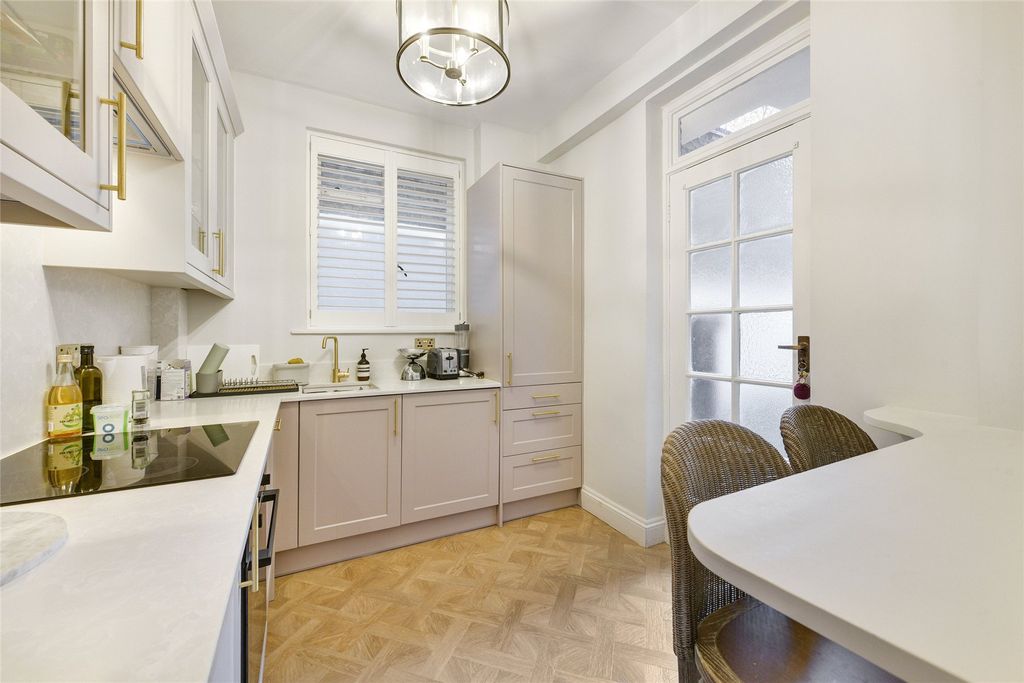 Property photo 3 of 11 Kitchen