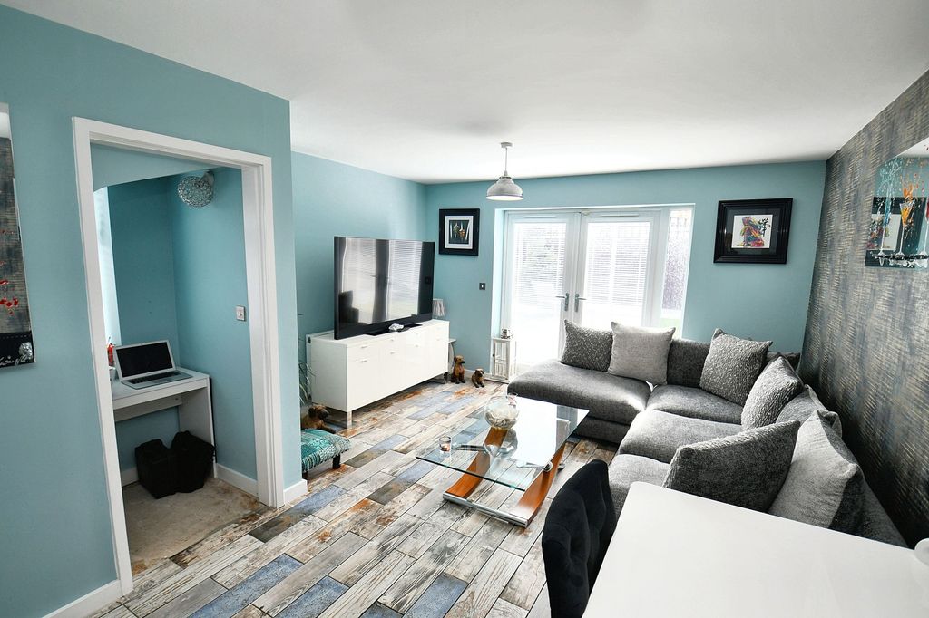 Property photo 2 of 13