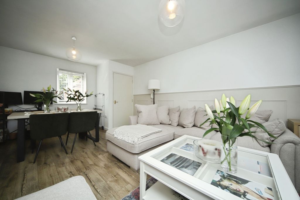 Property photo 3 of 11 Pbox-Img.Jpg