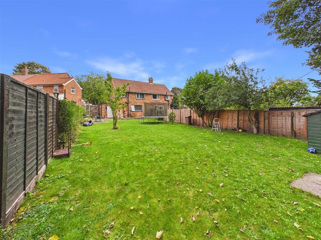 Property photo 3 of 11 Outside